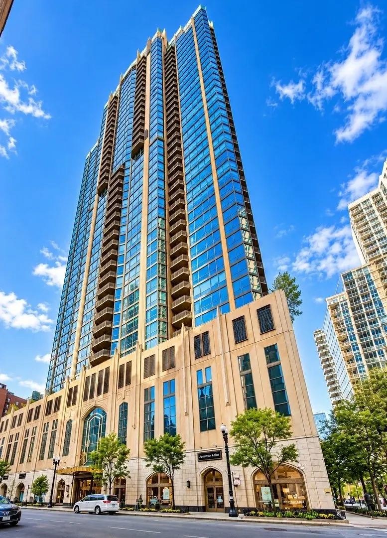21 E HURON Street