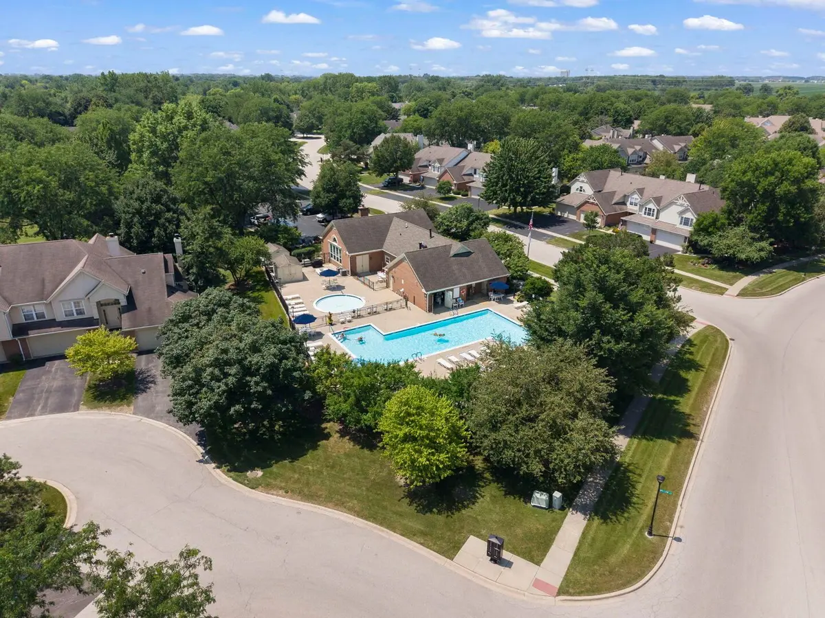 30W101 Fairfax Court