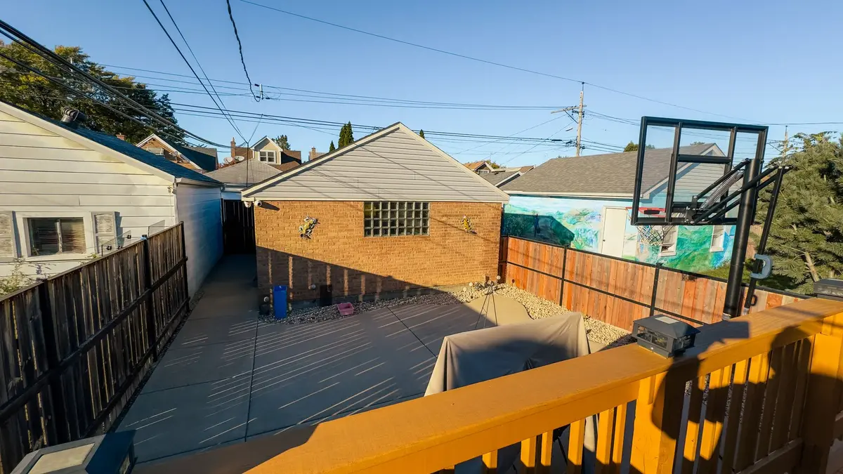 6222 W Henderson Street