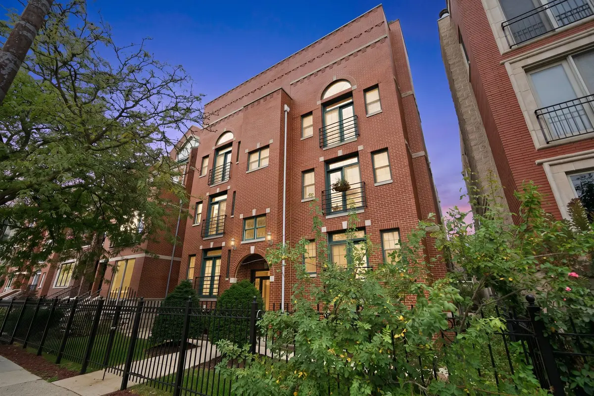 1916 W Belmont Avenue