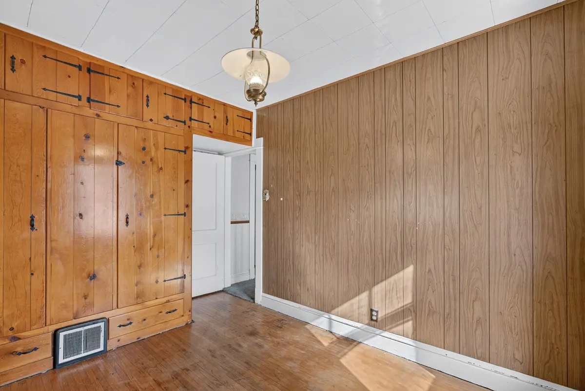 215 E 4th Street