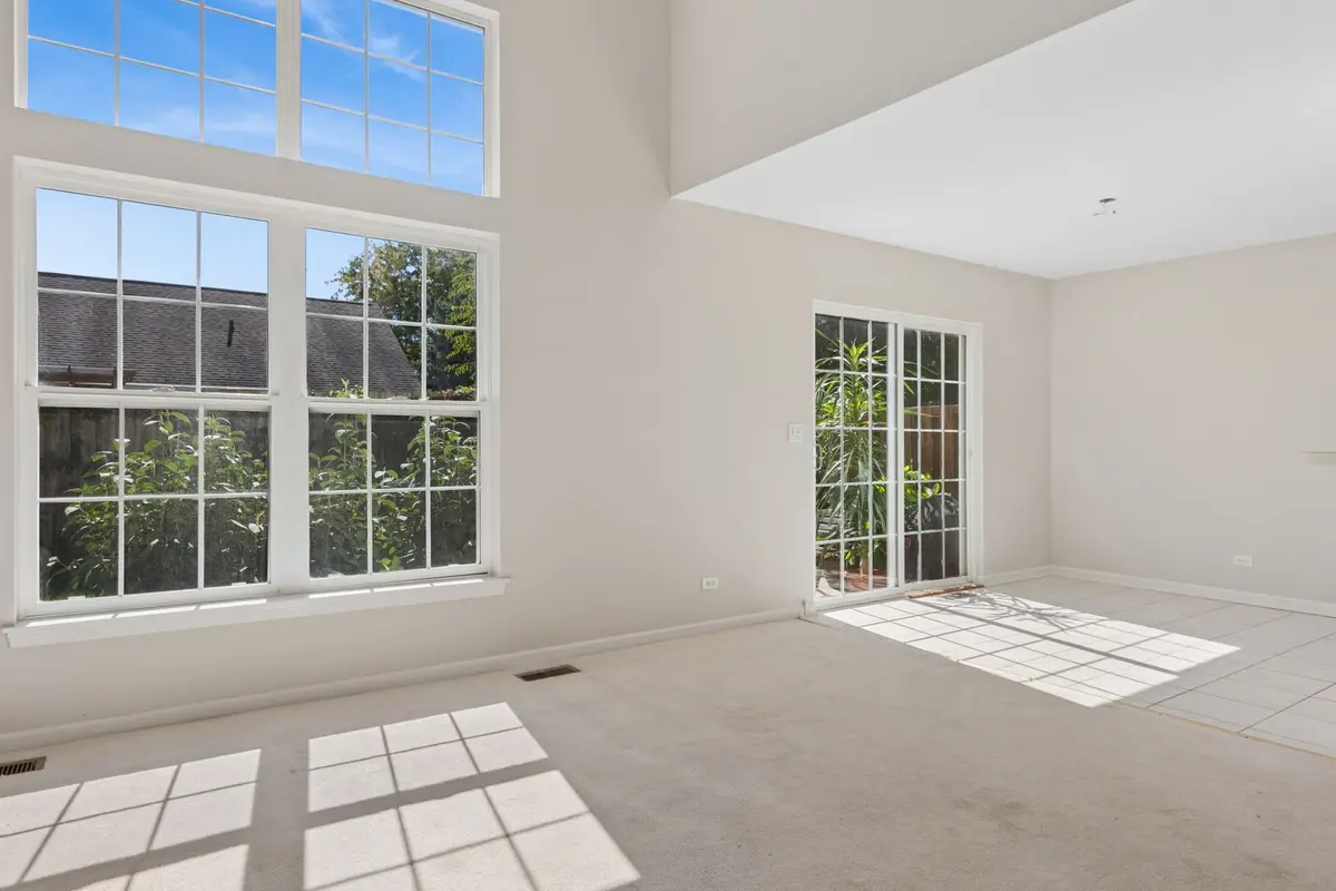 1121 E Danbury Drive