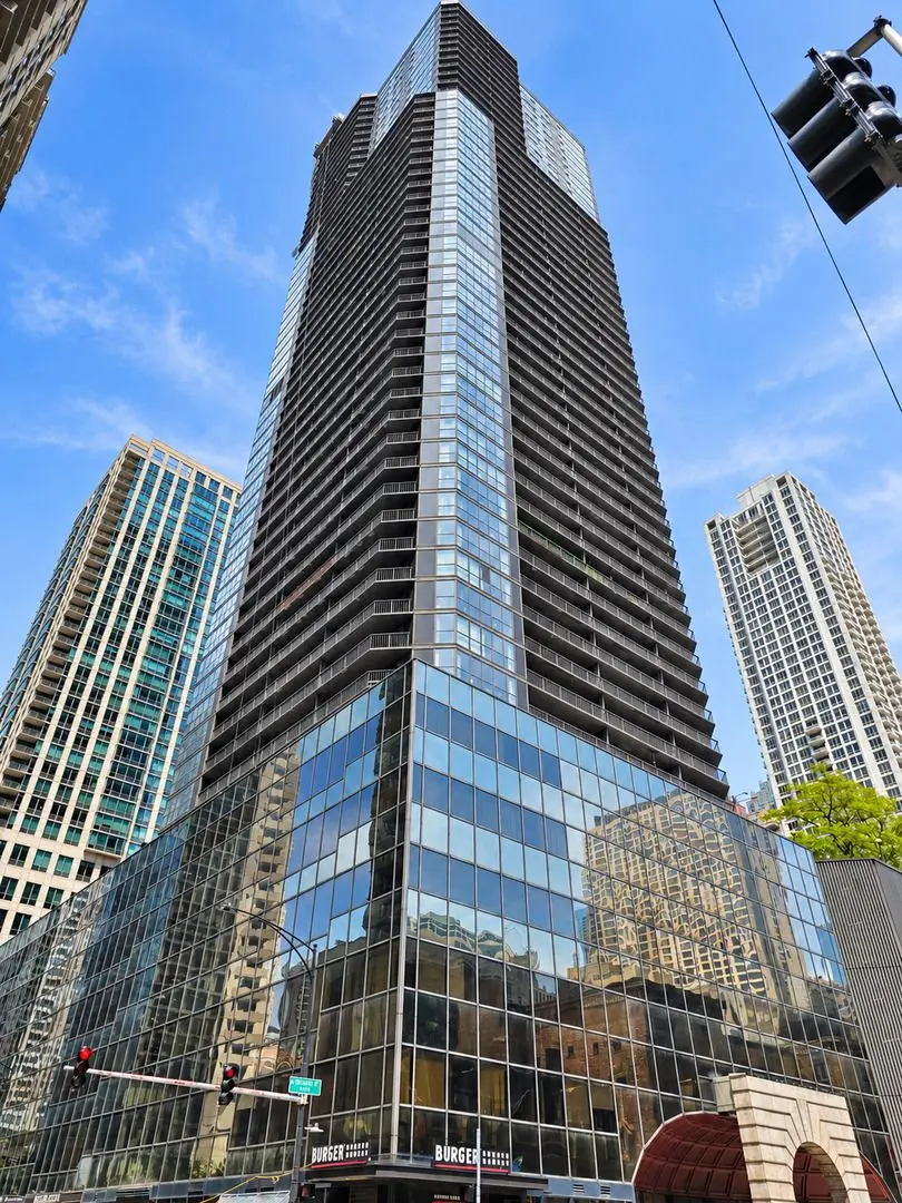 10 E Ontario Street
