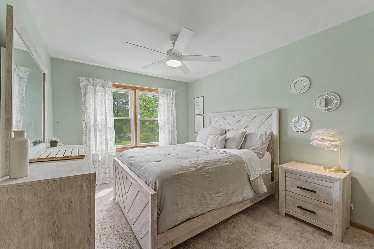 1262 Knollwood Circle