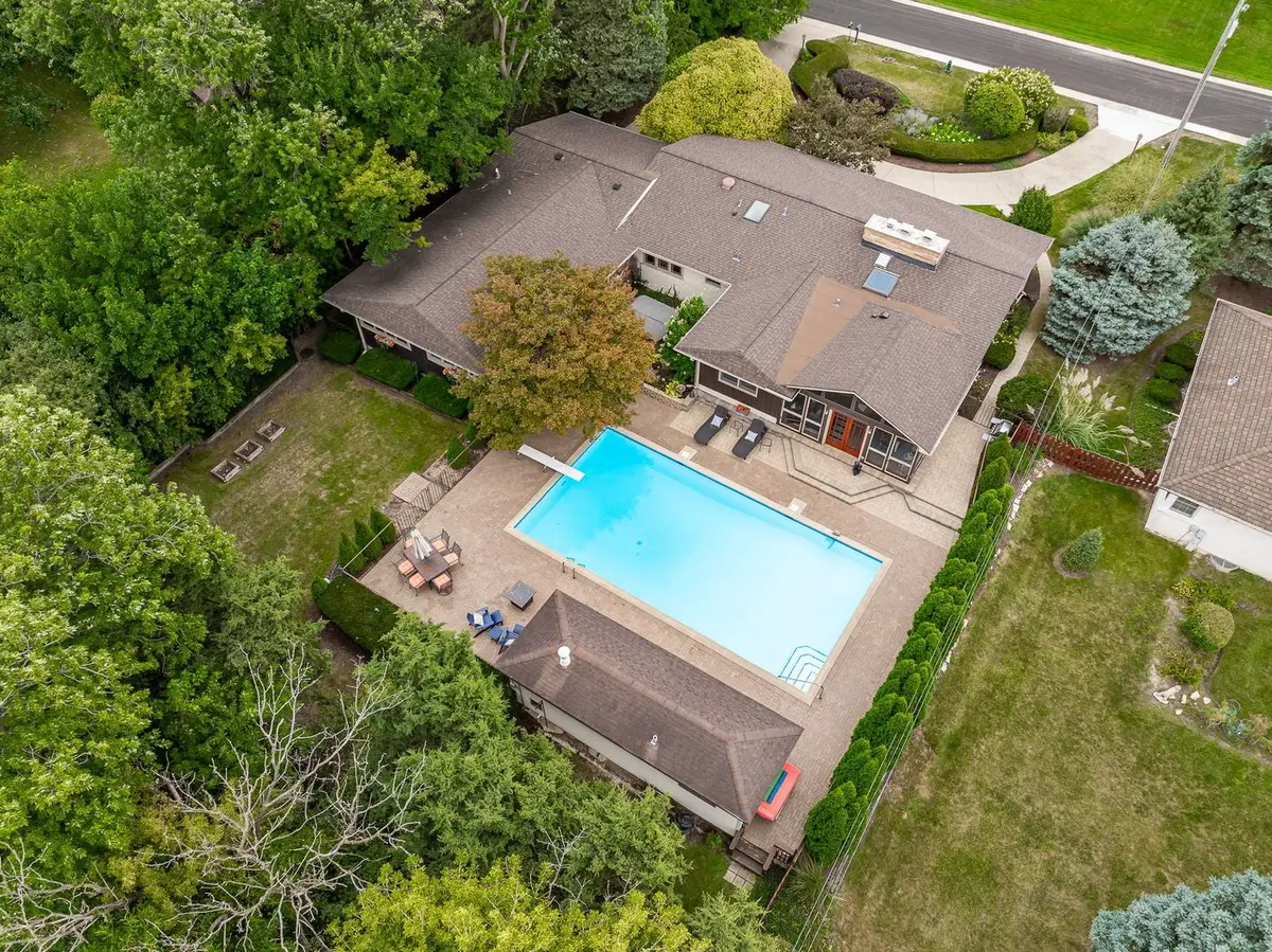 12 Meadowood Drive