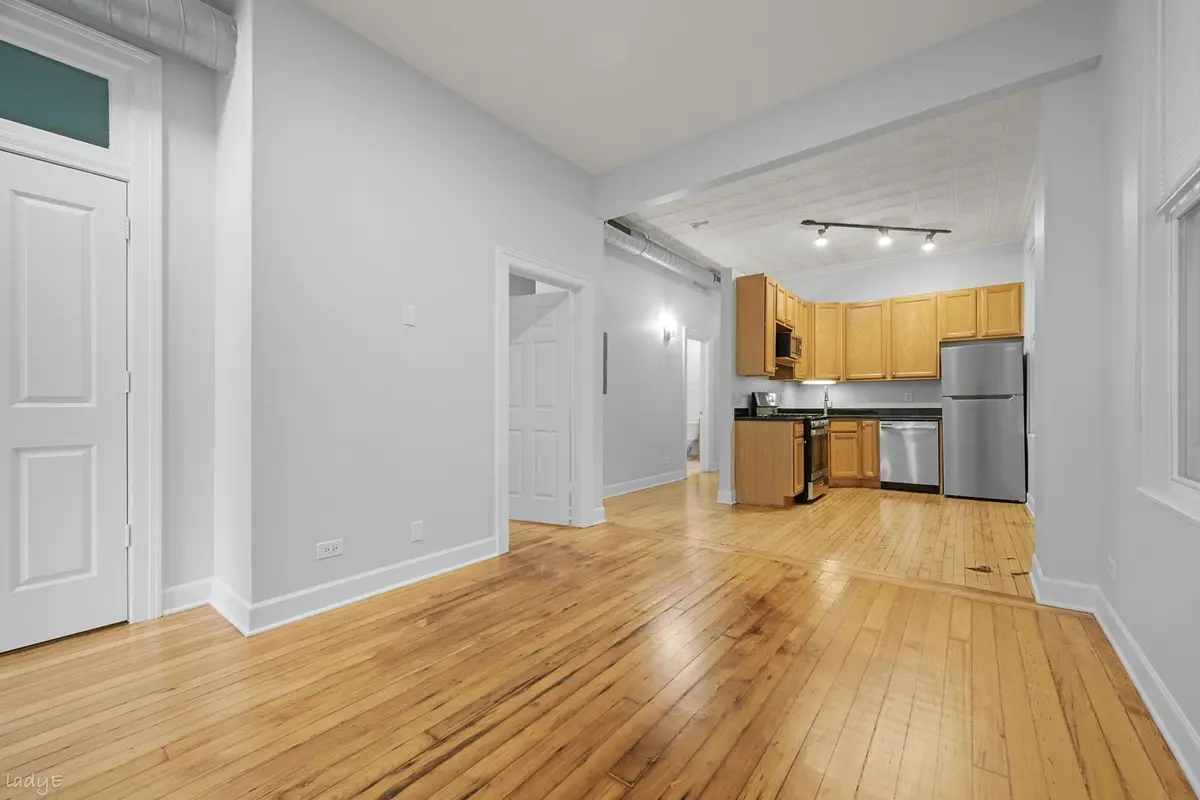 825 N Winchester Avenue