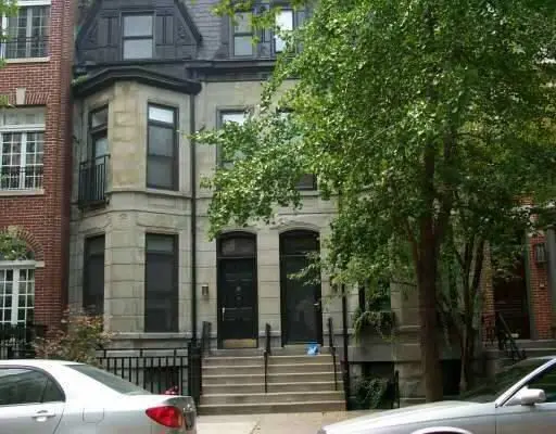 59 E BELLEVUE Place