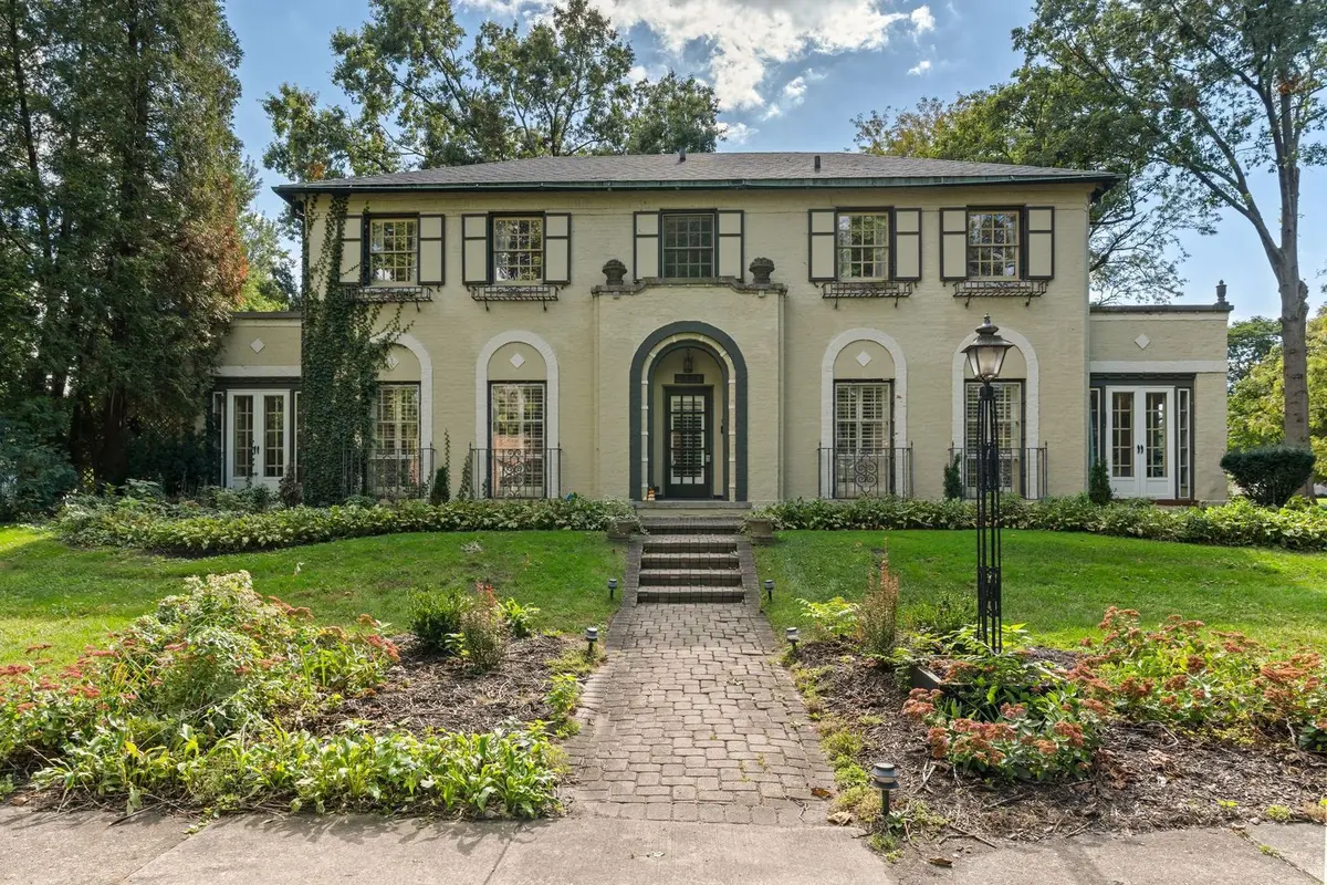 2424 Hawthorne Lane