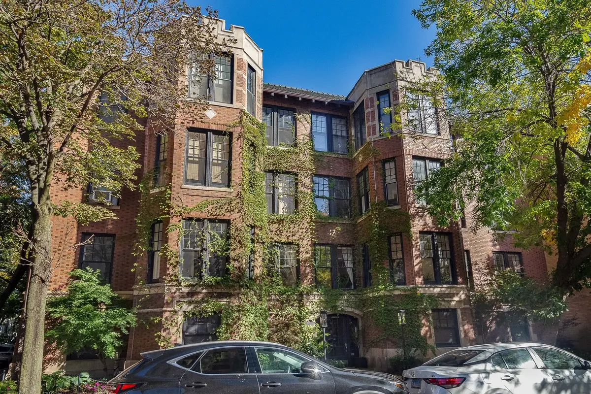 450 W Surf Street
