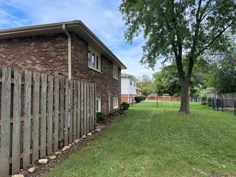 8571 Wood Vale Drive