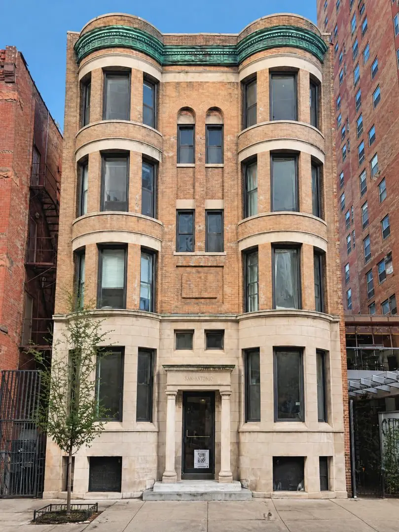 10 W CHESTNUT Street