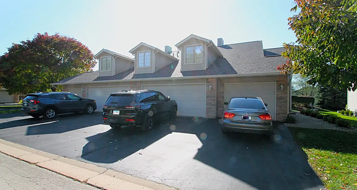 5685 OAK VILLAGE Drive
