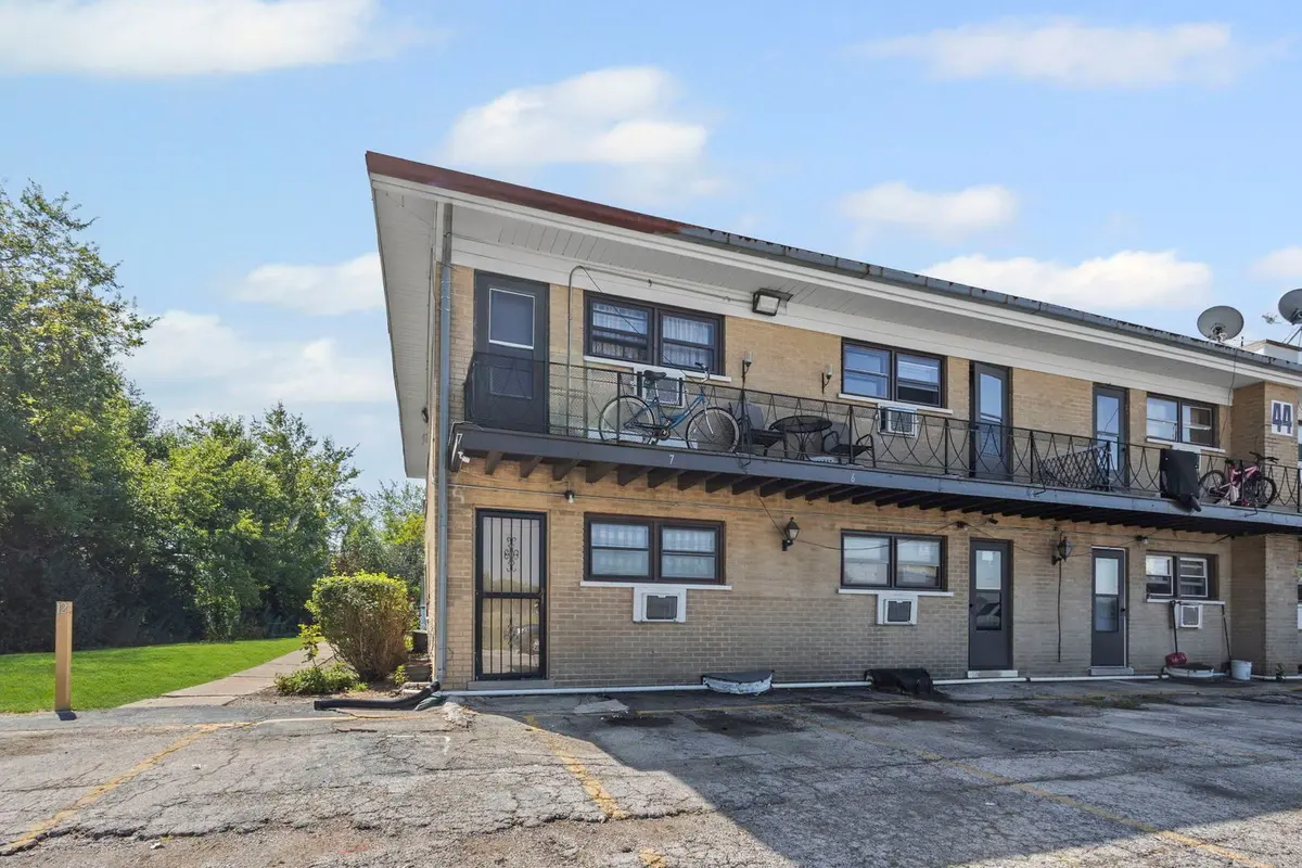 44 King Arthur Court