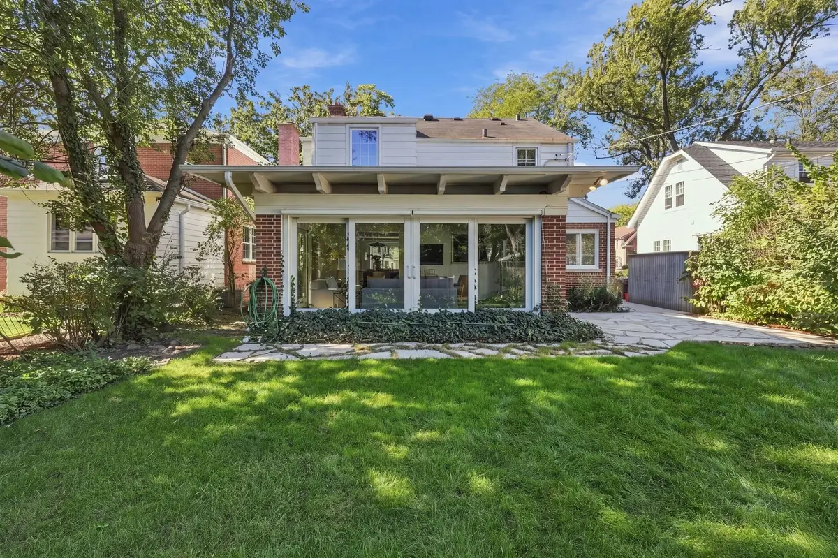 2111 Lincolnwood Drive