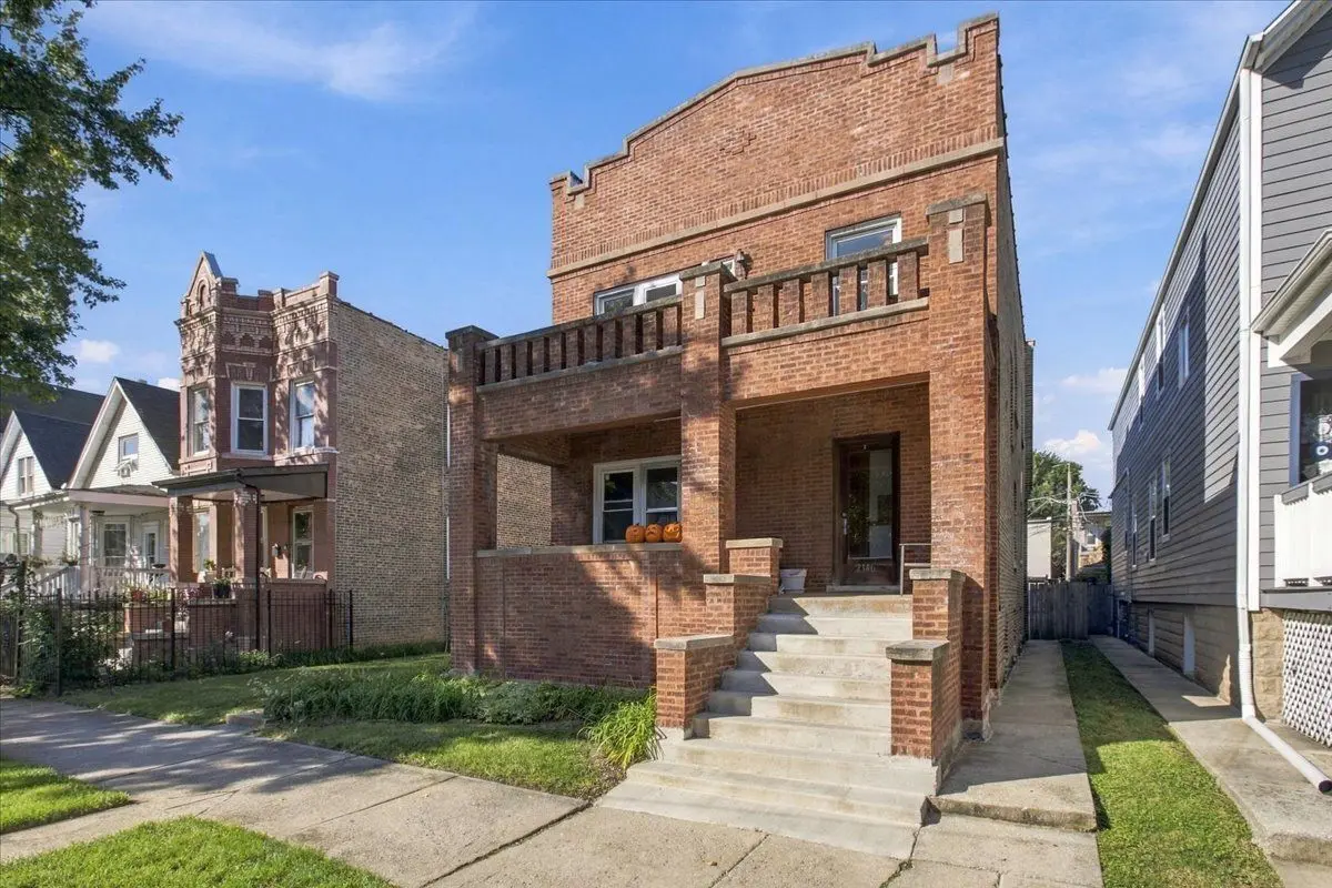 2446 N Springfield Avenue