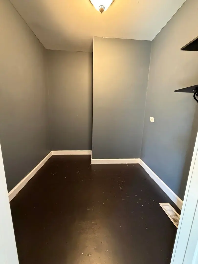 463 Elm Street