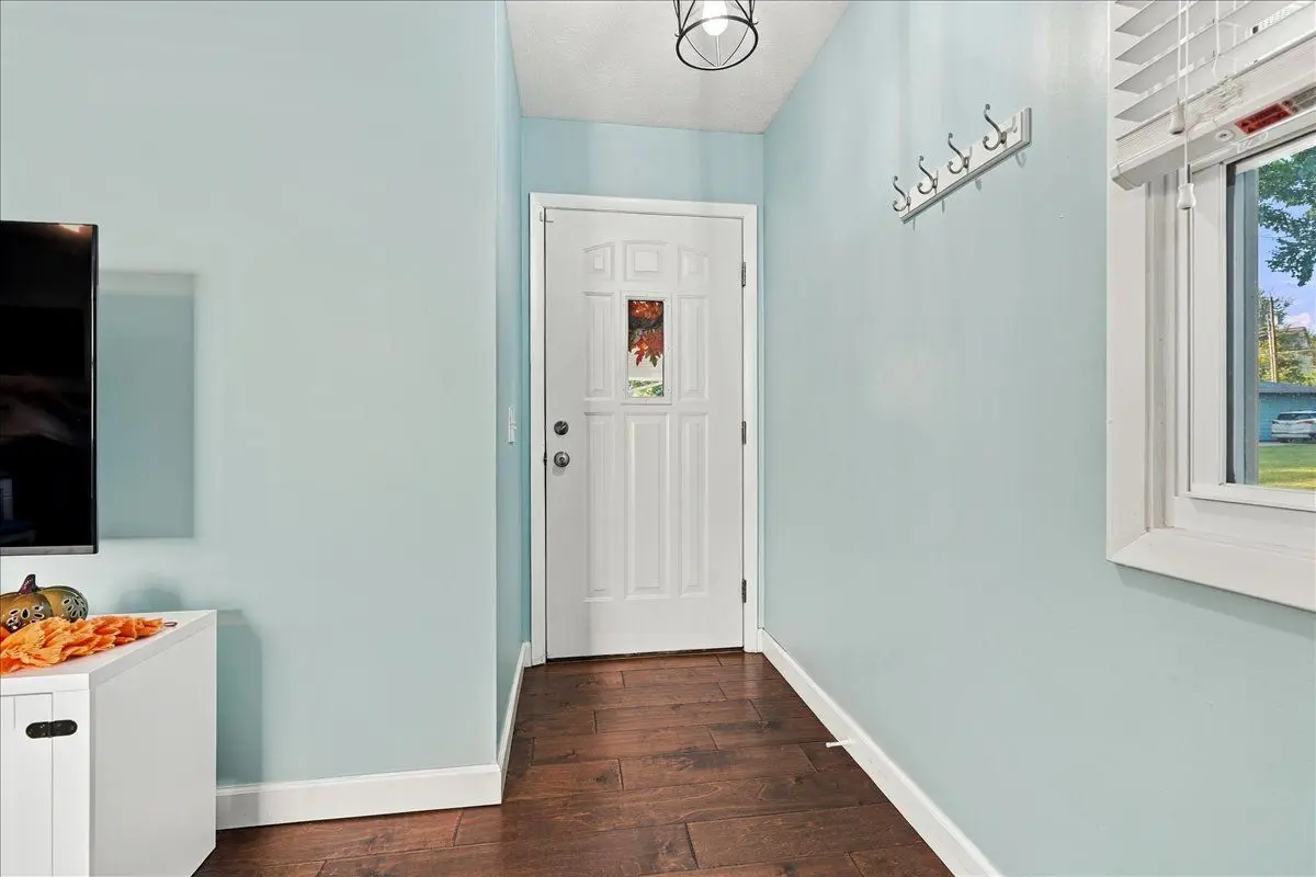 1211 Searle Drive