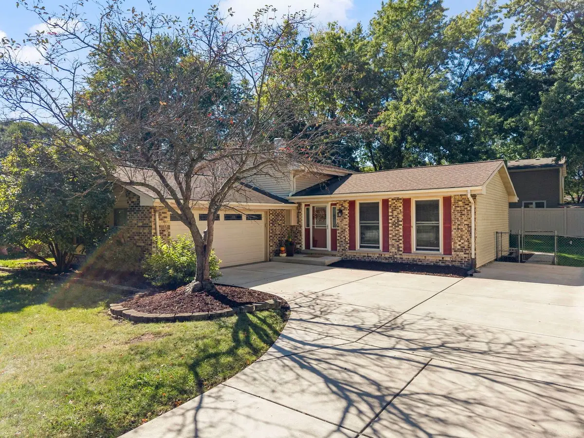 6S174 LAKEWOOD Drive