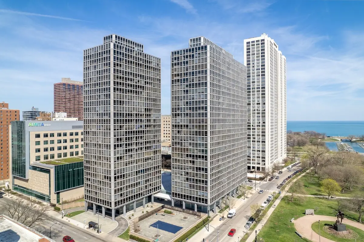 340 W Diversey Parkway