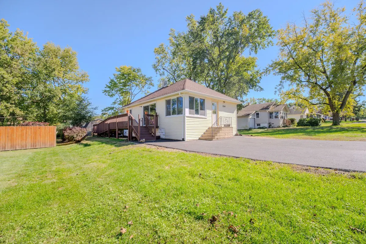 204 Barr Elms Avenue