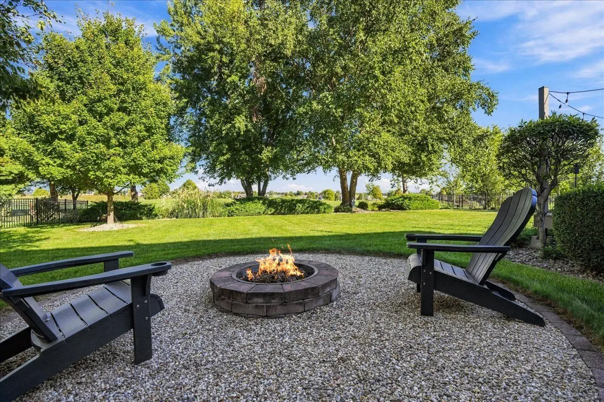20 Knollbrook Court