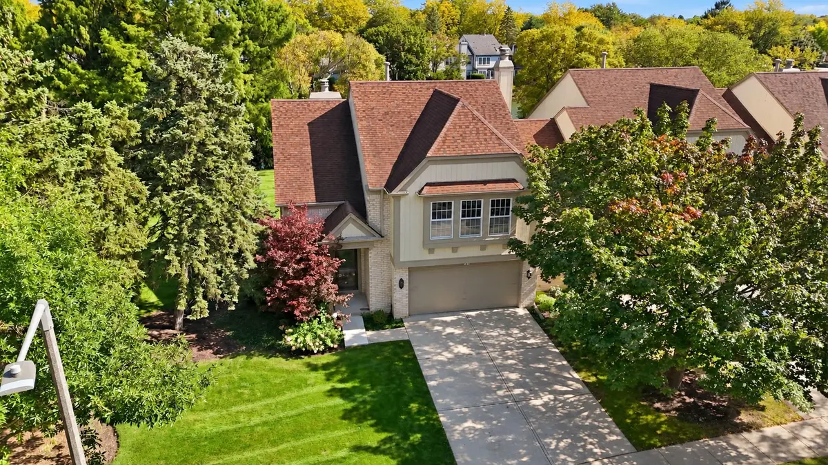 192 W Fox Hill Drive