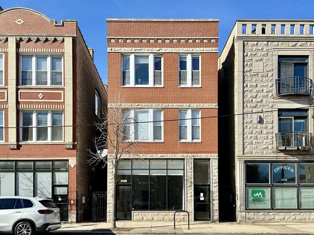 2136 W Chicago Avenue