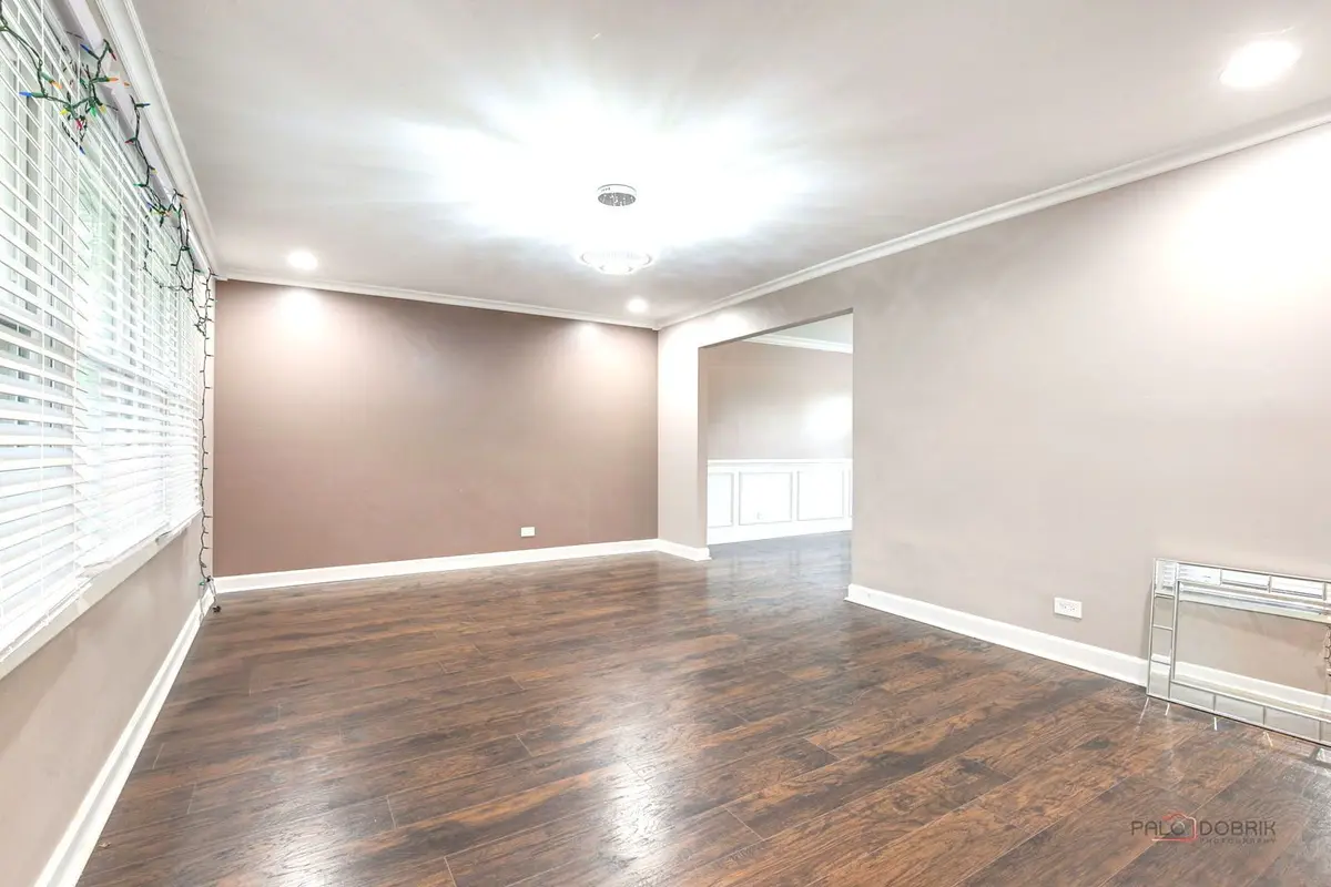562 Applegate Lane