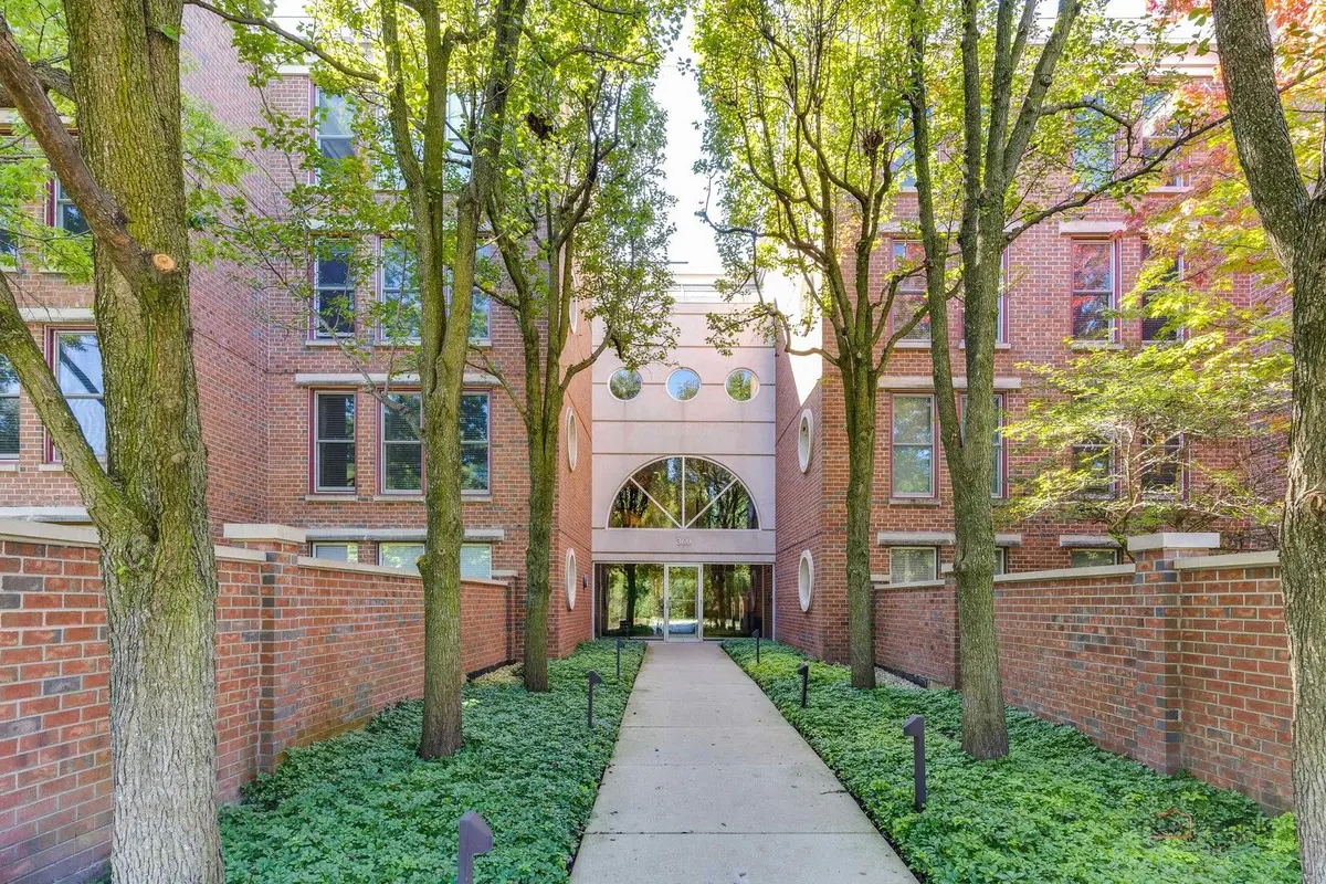 360 Green Bay Road