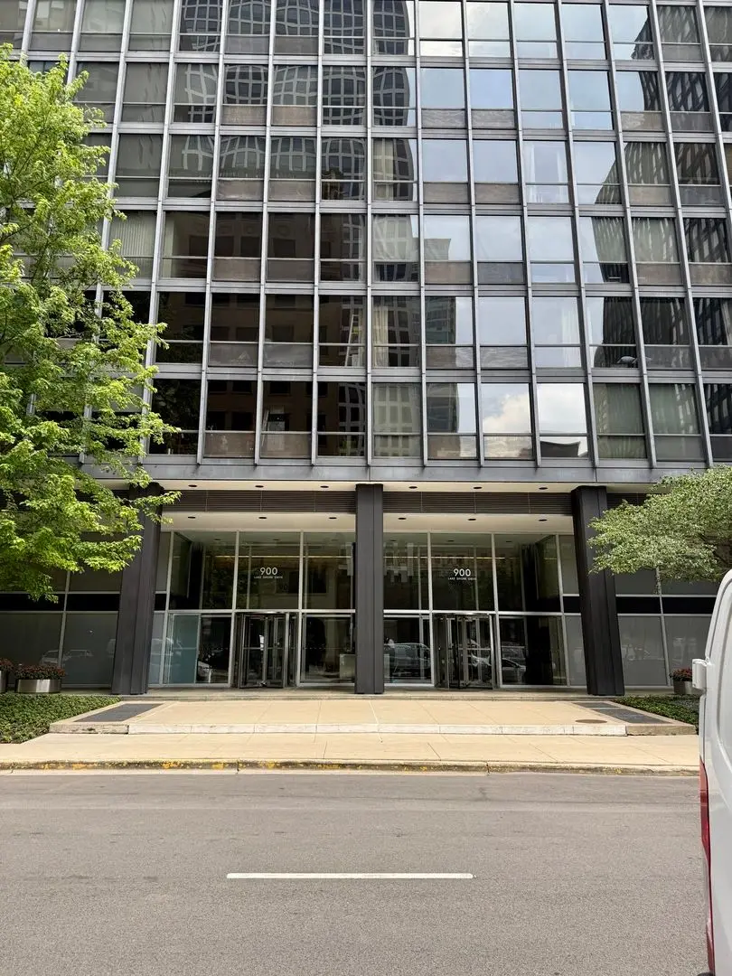 900 N LAKE SHORE Drive