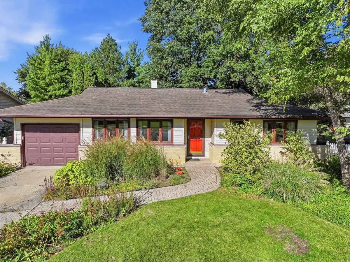 540 Edgewood Lane
