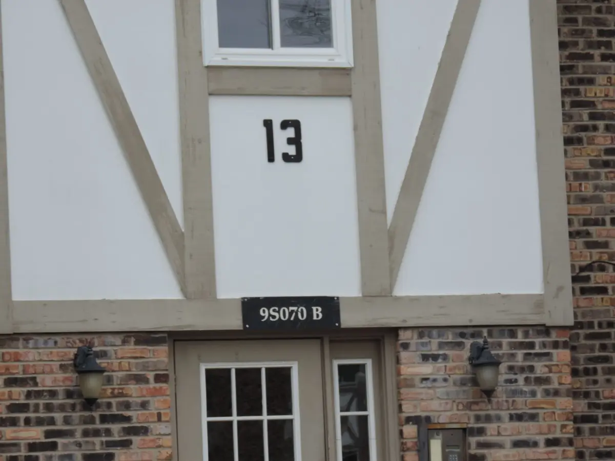 9S070 Lake Drive