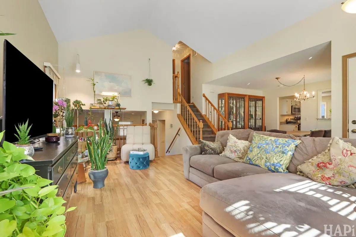 210 W Streamwood Boulevard