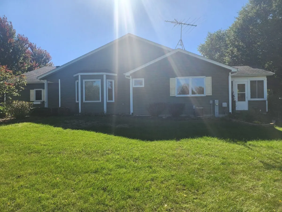30 S Walnut Drive