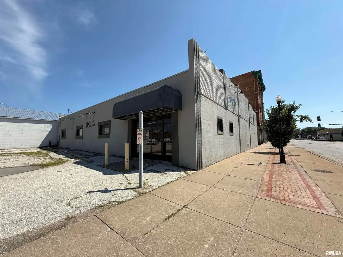 724 W 2ND Street