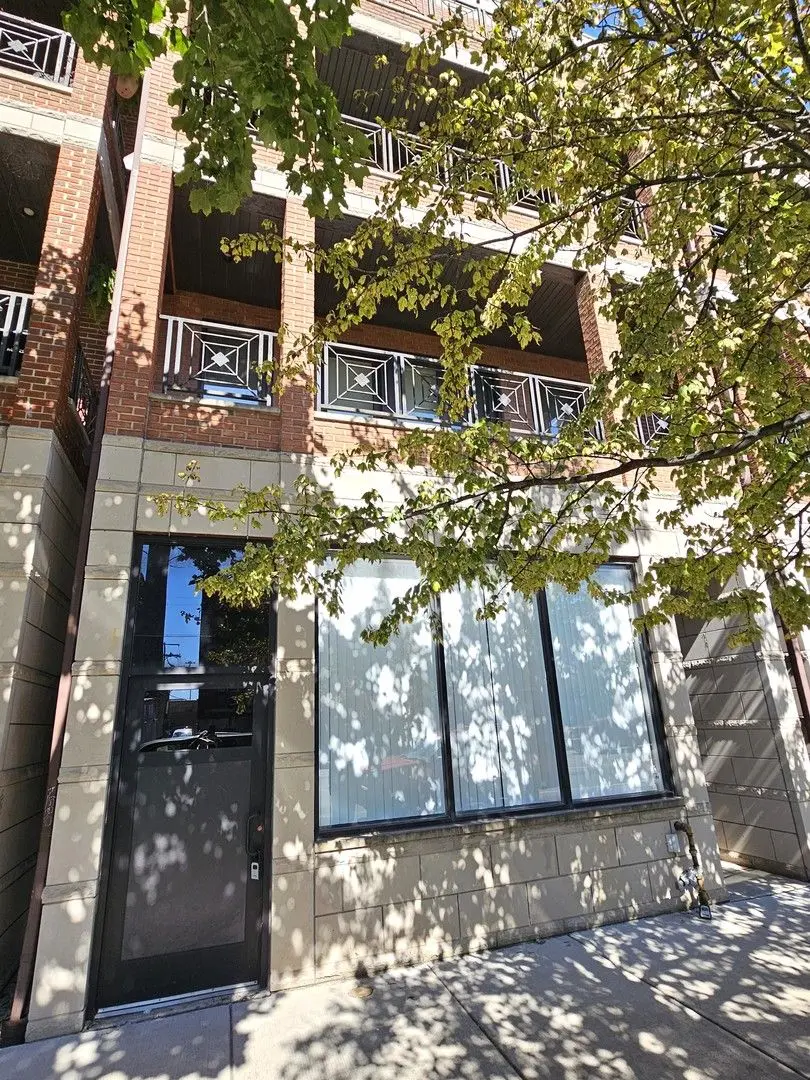 2708 W Chicago Avenue