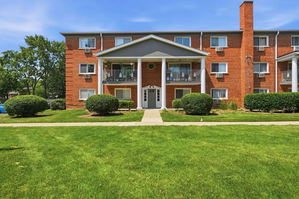 6 E Lillian Avenue