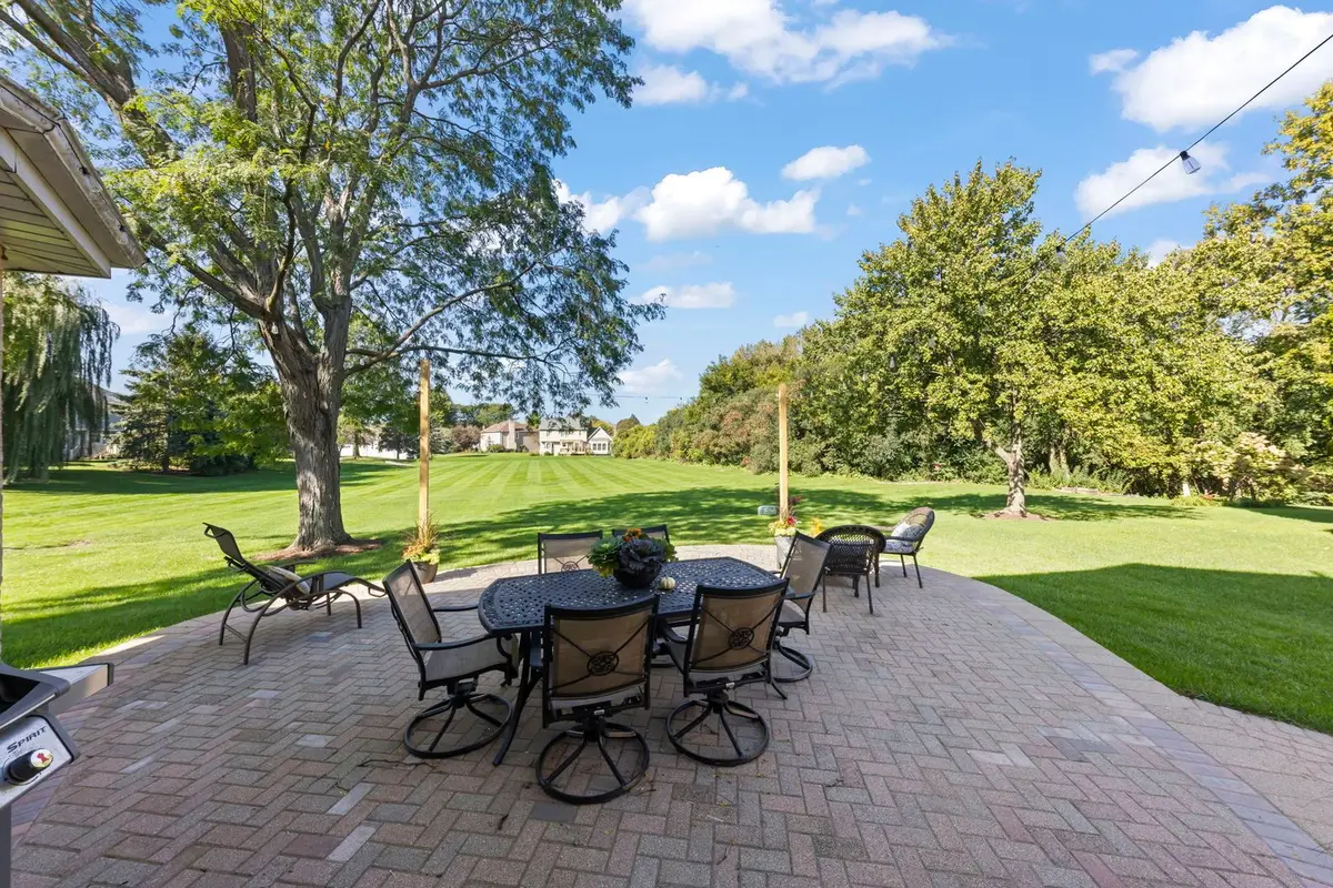 1N210 COVENTRY Drive