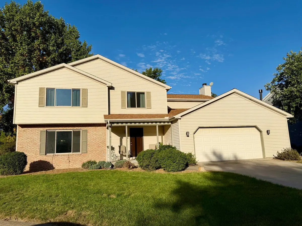 5 Hidden Lake Court