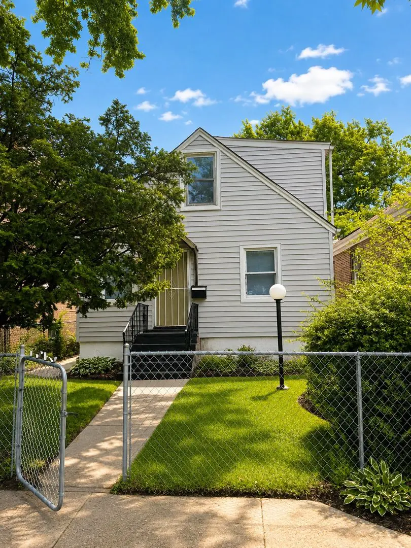 1249 W 108th Place