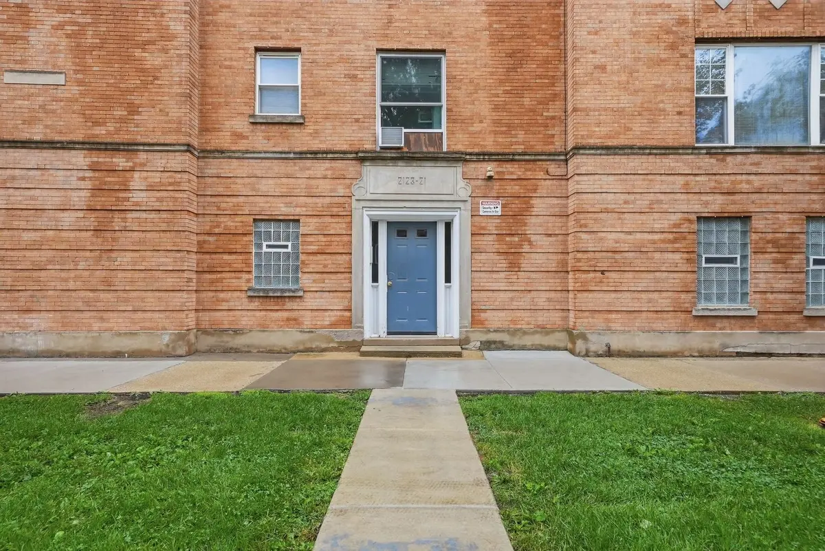 2121 N Saint Louis Avenue