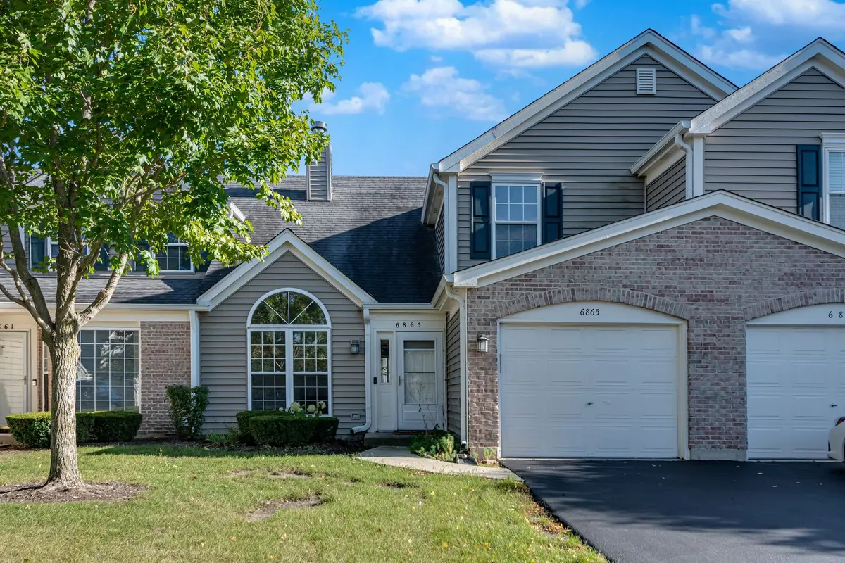 6865 Hampton Circle