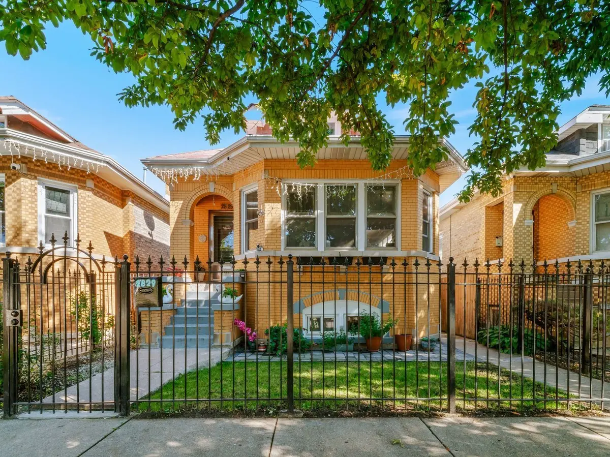 2829 N Melvina Avenue