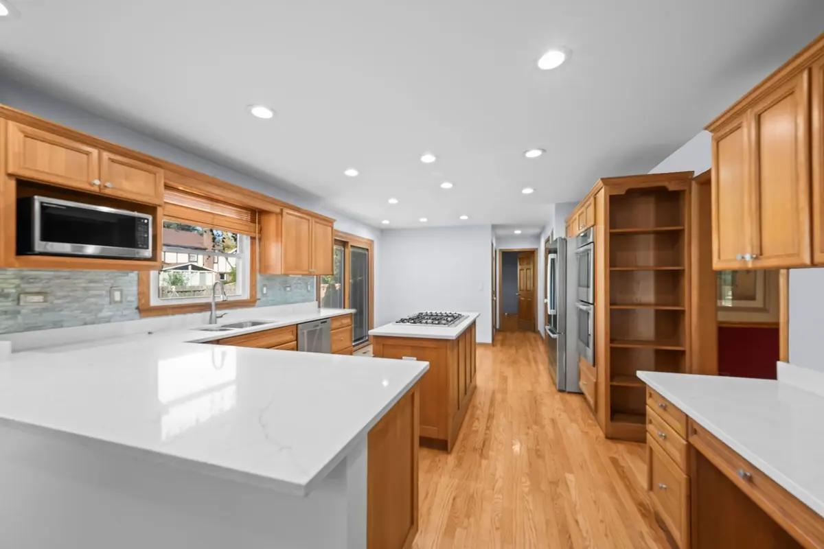 1132 E Valley Lane