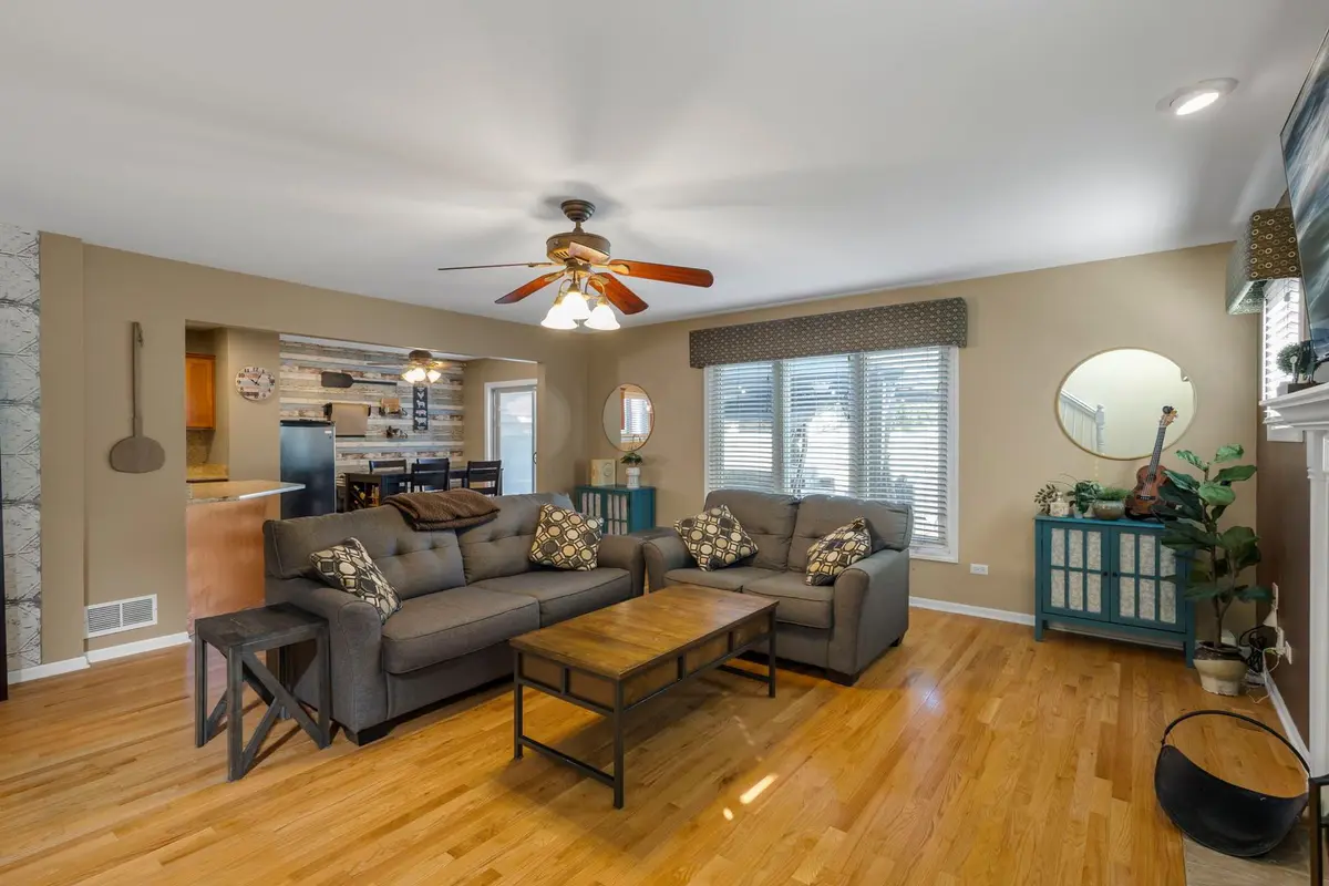 5828 W 90th Street