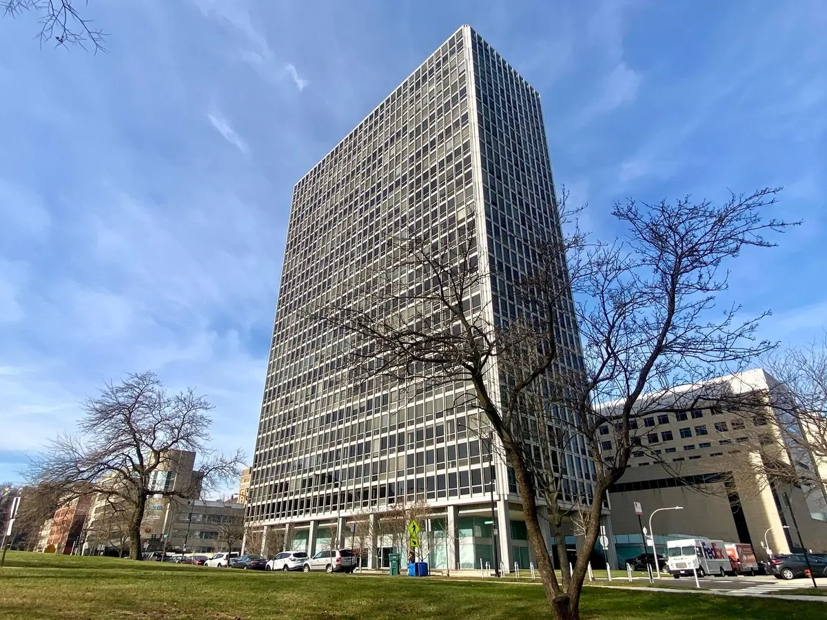 330 W Diversey Parkway