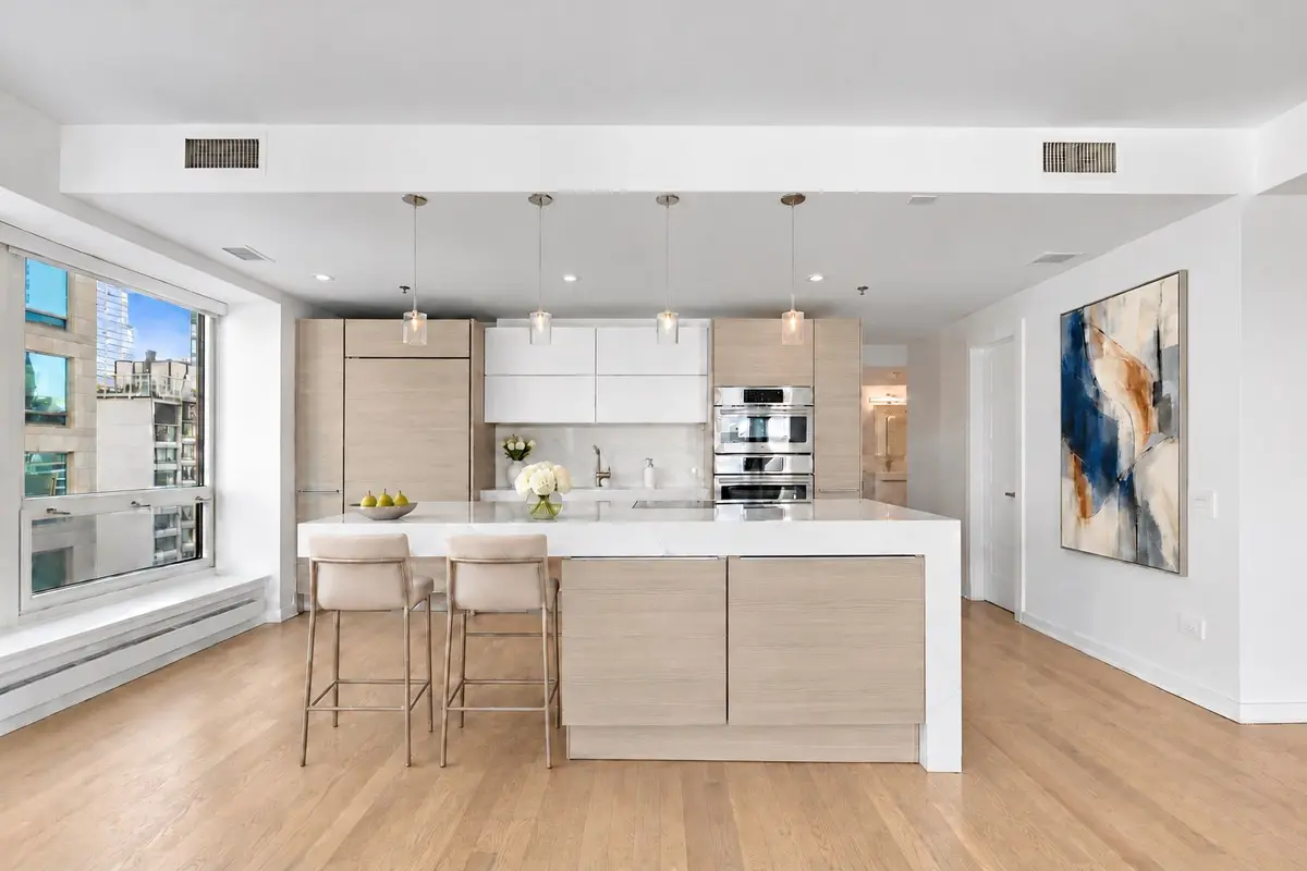 57 E Delaware Place