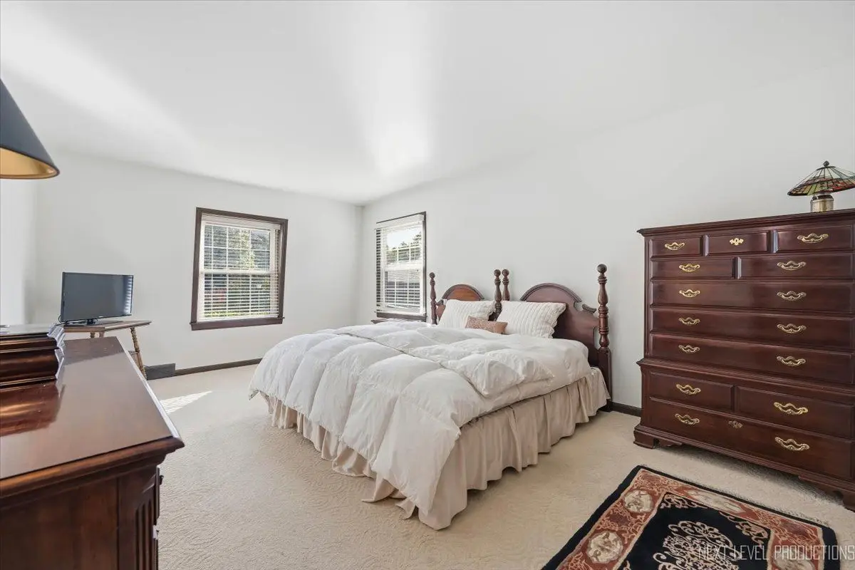 18 N Andover Lane