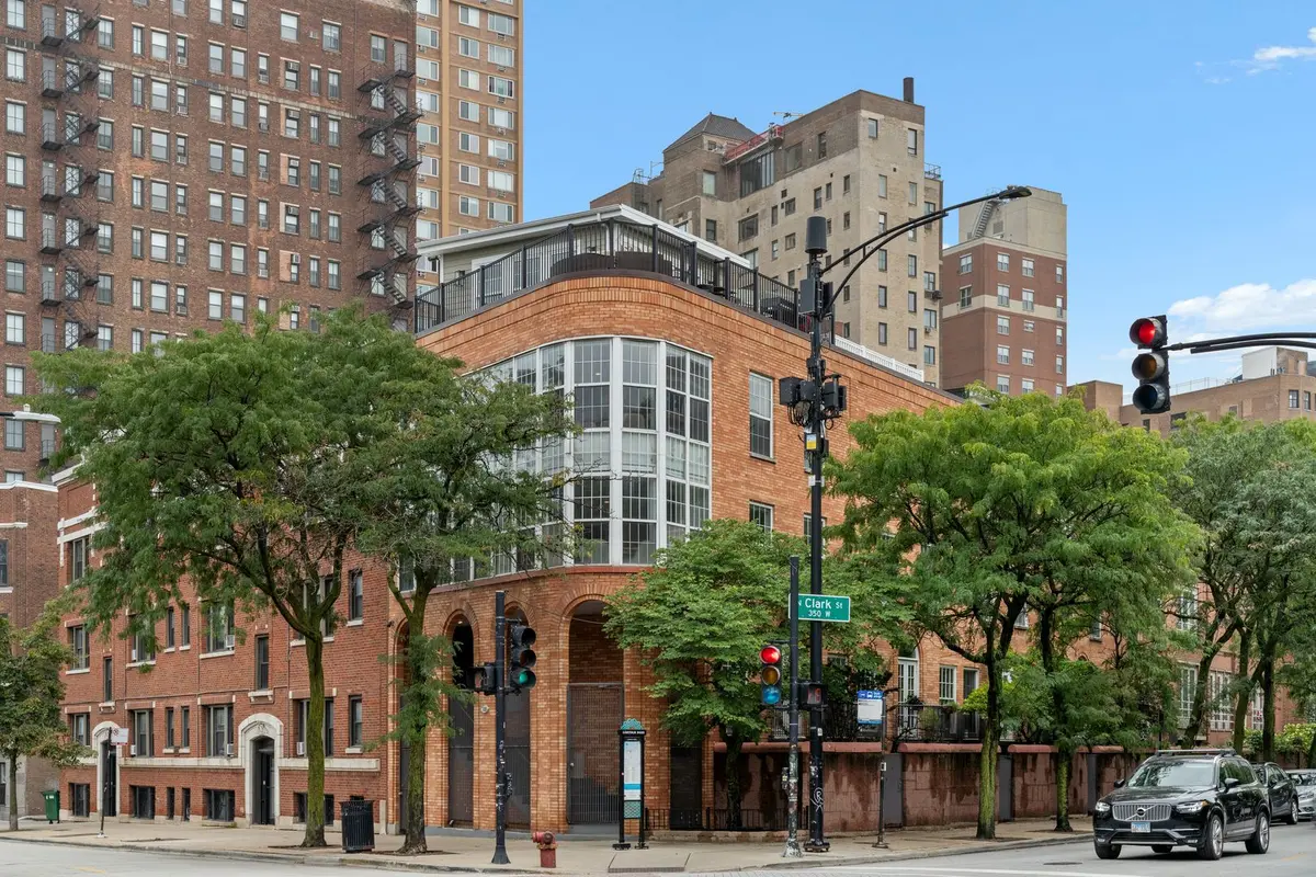 339 W Webster Avenue