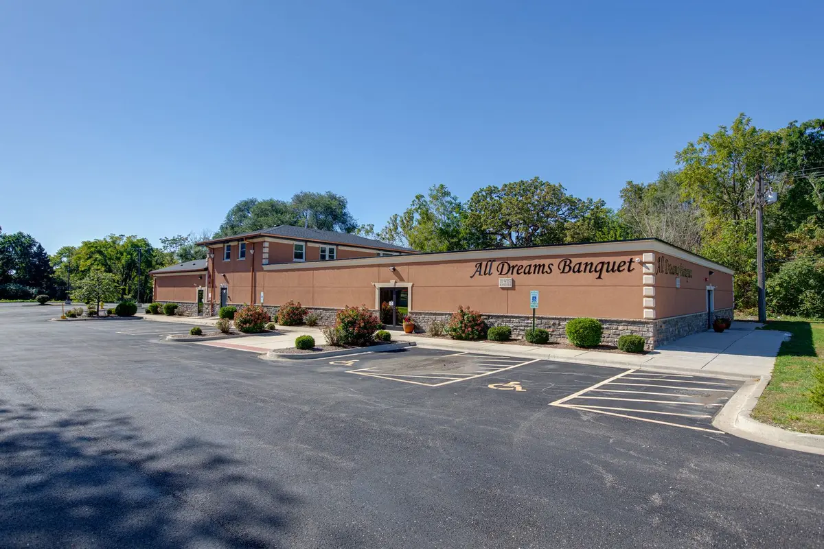 170 W Roosevelt Road